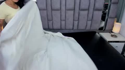 EMMA HILL online show from 04.17.26