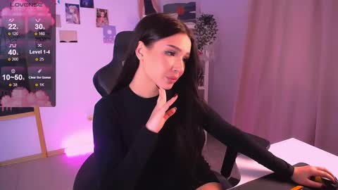 Snapshot of emmakeam_ chatting on 12.04.24 Emma online show from 12.04.24