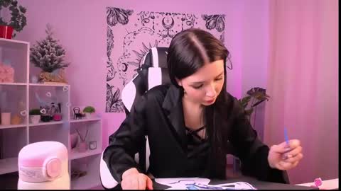 Snapshot of emmakeam_ chatting on 12.27.24 Emma online show from 12.27.24