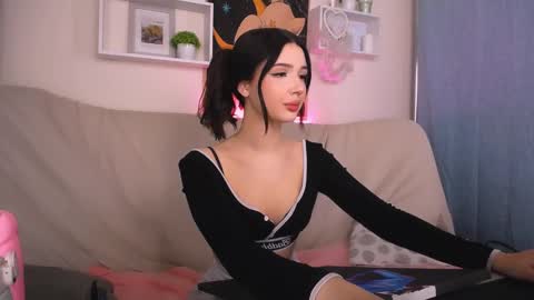 Snapshot of emmakeam_ chatting on 01.26.25 Emma online show from 01.26.25