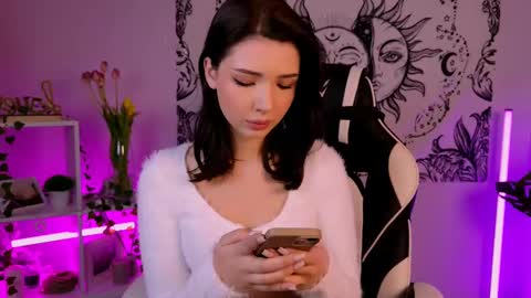 Snapshot of emmakeam_ chatting on 03.11.25 Emma online show from 03.11.25