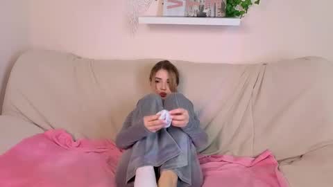 Snapshot of emmakeam_ chatting on 10.10.25 Emma online show from 10.10.25