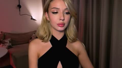 Snapshot of emmakeam_ chatting on 03.15.26 Emma online show from 03.15.26