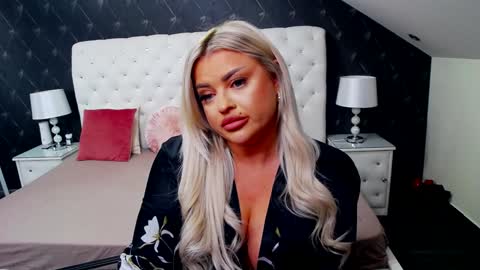 Emma Mavis online show from 01.07.25