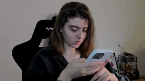 Snapshot of emmamon chatting on 12.21.24 Emma online show from 12.21.24