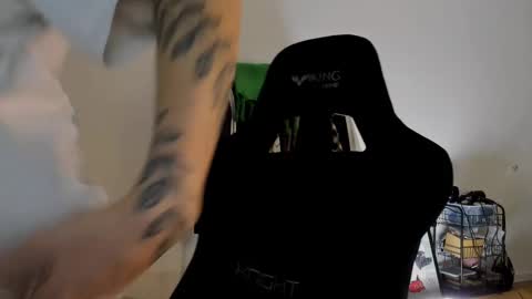 Snapshot of emmamon chatting on 12.23.24 Emma online show from 12.23.24