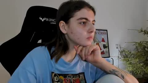 Snapshot of emmamon chatting on 01.11.25 Emma online show from 01.11.25