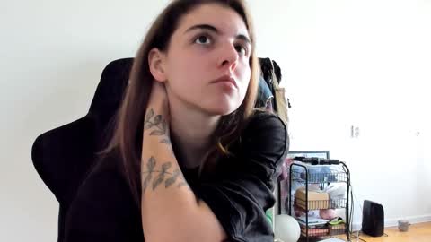 Snapshot of emmamon chatting on 09.15.25 Emma online show from 09.15.25