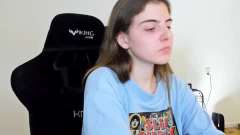 Snapshot of emmamon chatting on 09.26.25 Emma online show from 09.26.25