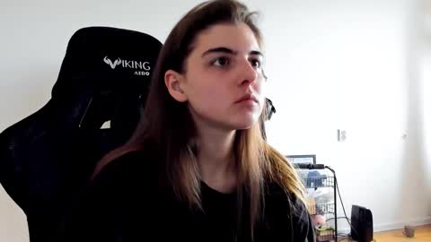 Snapshot of emmamon chatting on 10.12.25 Emma online show from 10.12.25