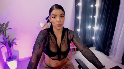 Emma Russell online show from 01.21.25