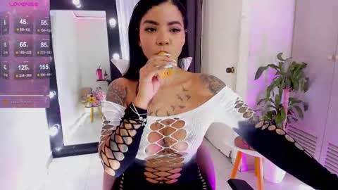 Emma Russell online show from 09.27.25