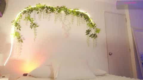 Sara online show from 12.15.25