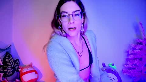 Snapshot of emmaterrestrial chatting on 12.28.24 RH-NEGATIVE GREEN-EYED BAELIEN online show from 12.28.24