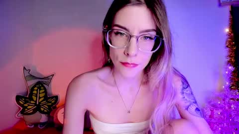 Snapshot of emmaterrestrial chatting on 02.18.25 RH-NEGATIVE GREEN-EYED BAELIEN online show from 02.18.25