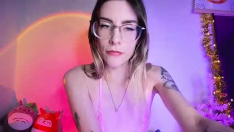 Snapshot of emmaterrestrial chatting on 02.25.25 RH-NEGATIVE GREEN-EYED BAELIEN online show from 02.25.25