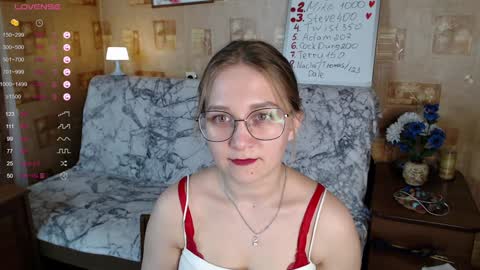 Snapshot of emmatiny chatting on 12.07.24 Mia online show from 12.07.24