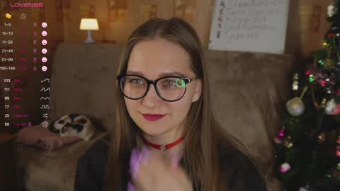 Snapshot of emmatiny chatting on 01.11.25 Mia online show from 01.11.25