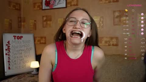 Snapshot of emmatiny chatting on 03.05.25 Mia online show from 03.05.25