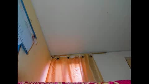 hi im emmalina welcome to your happy place online show from 03.04.25