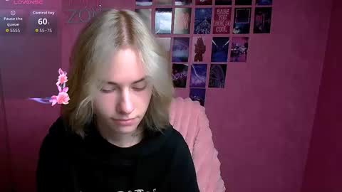 Snapshot of emmi_rossum chatting on 10.19.25 Emmi online show from 10.19.25