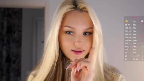 Snapshot of emmiemurray chatting on 09.21.25 Aurora online show from 09.21.25