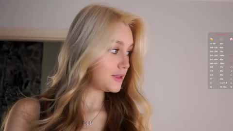 Snapshot of emmiemurray chatting on 10.10.25 Aurora online show from 10.10.25