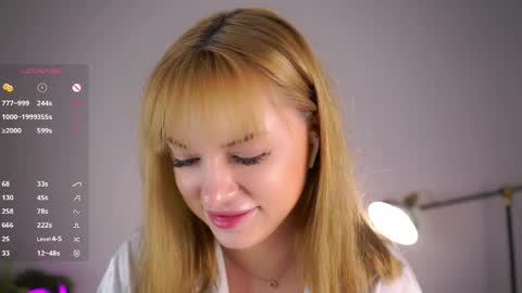 Snapshot of emmiemurray chatting on 05.21.26 Aurora online show from 05.21.26
