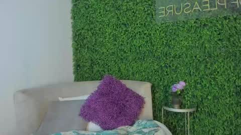 Snapshot of emmiily_z chatting on 01.02.25 Emmiily online show from 01.02.25