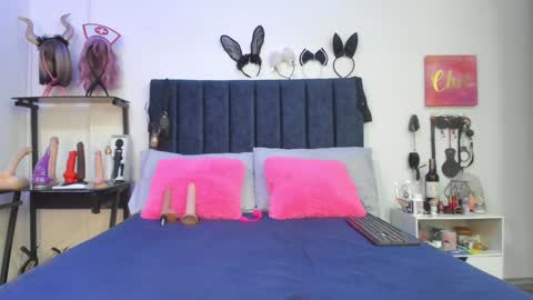 Snapshot of emmily_giraldo chatting on 01.22.25 online show from 01.22.25