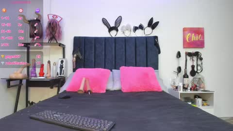 Snapshot of emmily_giraldo chatting on 02.06.25 online show from 02.06.25