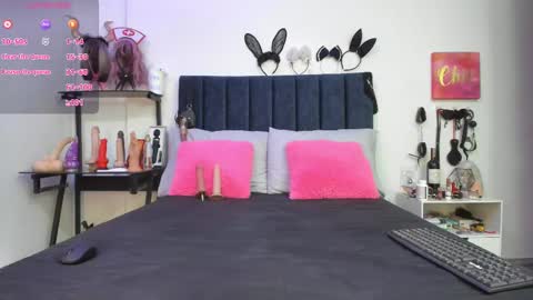 Snapshot of emmily_giraldo chatting on 03.07.25 online show from 03.07.25