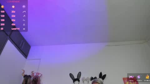 Snapshot of emmily_giraldo chatting on 03.11.25 online show from 03.11.25