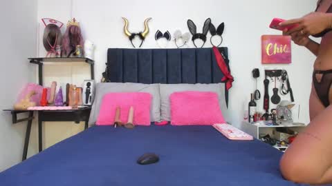 Snapshot of emmily_giraldo chatting on 11.29.25 online show from 11.29.25