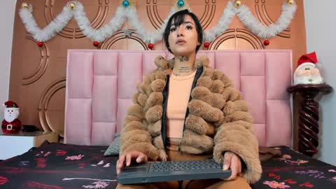 Emmily keller online show from 01.06.25