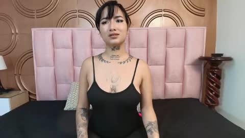 Snapshot of emmily_keller chatting on 04.16.26 Emmily keller online show from 04.16.26