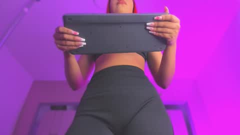 Snapshot of emmily_savage chatting on 09.10.25 online show from 09.10.25