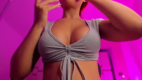 Snapshot of emmily_savage chatting on 10.12.25 online show from 10.12.25