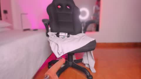 Snapshot of emmily_savage chatting on 11.29.25 online show from 11.29.25