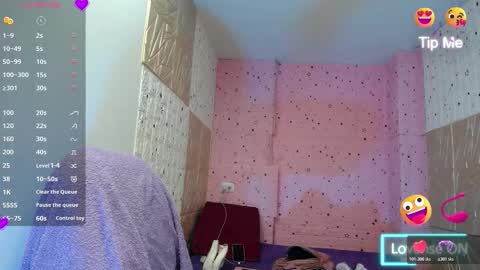 Snapshot of emmy_durant chatting on 10.27.25 emmy_durant online show from 10.27.25