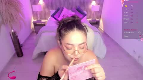 Emmy Walker online show from 09.18.25