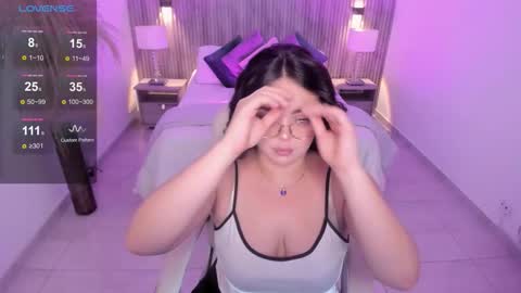 Emmy Walker online show from 10.18.25