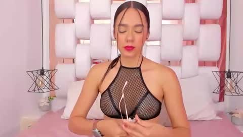 Snapshot of emmycruzz chatting on 10.26.25 emmy online show from 10.26.25