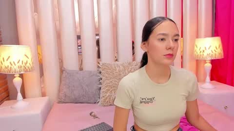 Snapshot of emmycruzz chatting on 02.09.26 emmy online show from 02.09.26