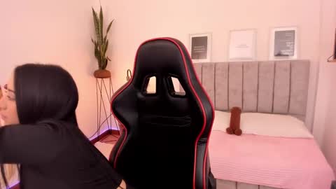 Emmy Evans  online show from 03.10.25