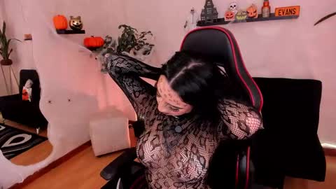 Emmy Evans  online show from 10.10.25