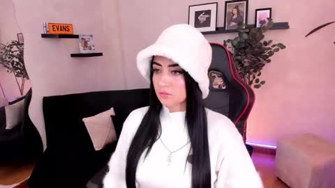 Emmy Evans  online show from 11.06.25