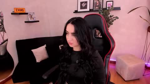 Emmy Evans  online show from 11.08.25