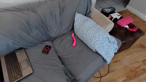 Snapshot of emodream1998media chatting on 02.22.25 EmoDream1998 online show from 02.22.25