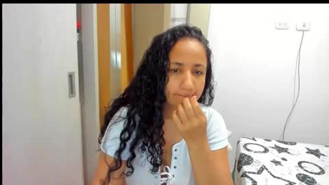 Snapshot of emperatriztapia chatting on 02.02.26 emperatriztapia online show from 02.02.26